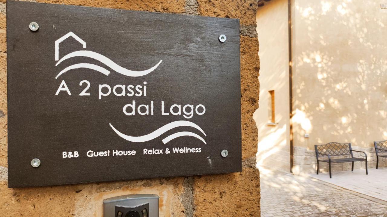 A 2 Passi Dal Lago Grotte di Castro Buitenkant foto