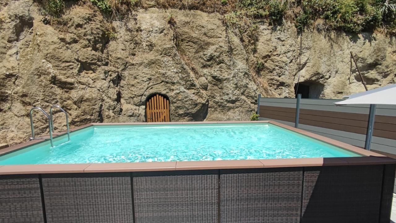A 2 Passi Dal Lago Grotte di Castro Buitenkant foto